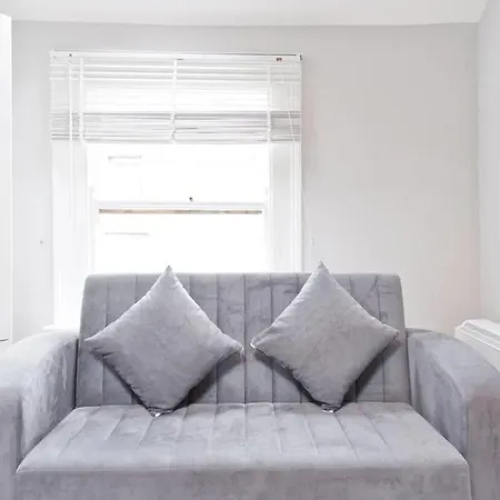 Bright & Cosy 1br Apt Sleeps 3 In Trendy Area Effh26 *