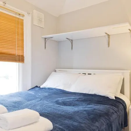 Bright & Cosy 1br Apt Sleeps 3 In Trendy Area Effh26 *